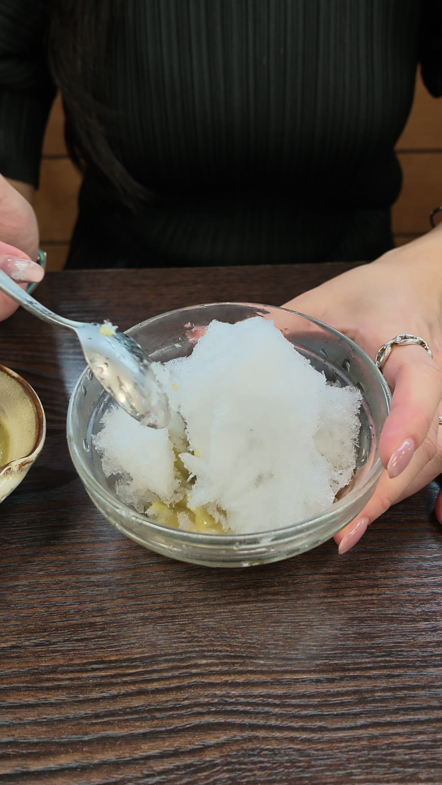 직접 먹은 칸부쿠로 빙수, 얼음 아래 보이는 쿠루미모찌