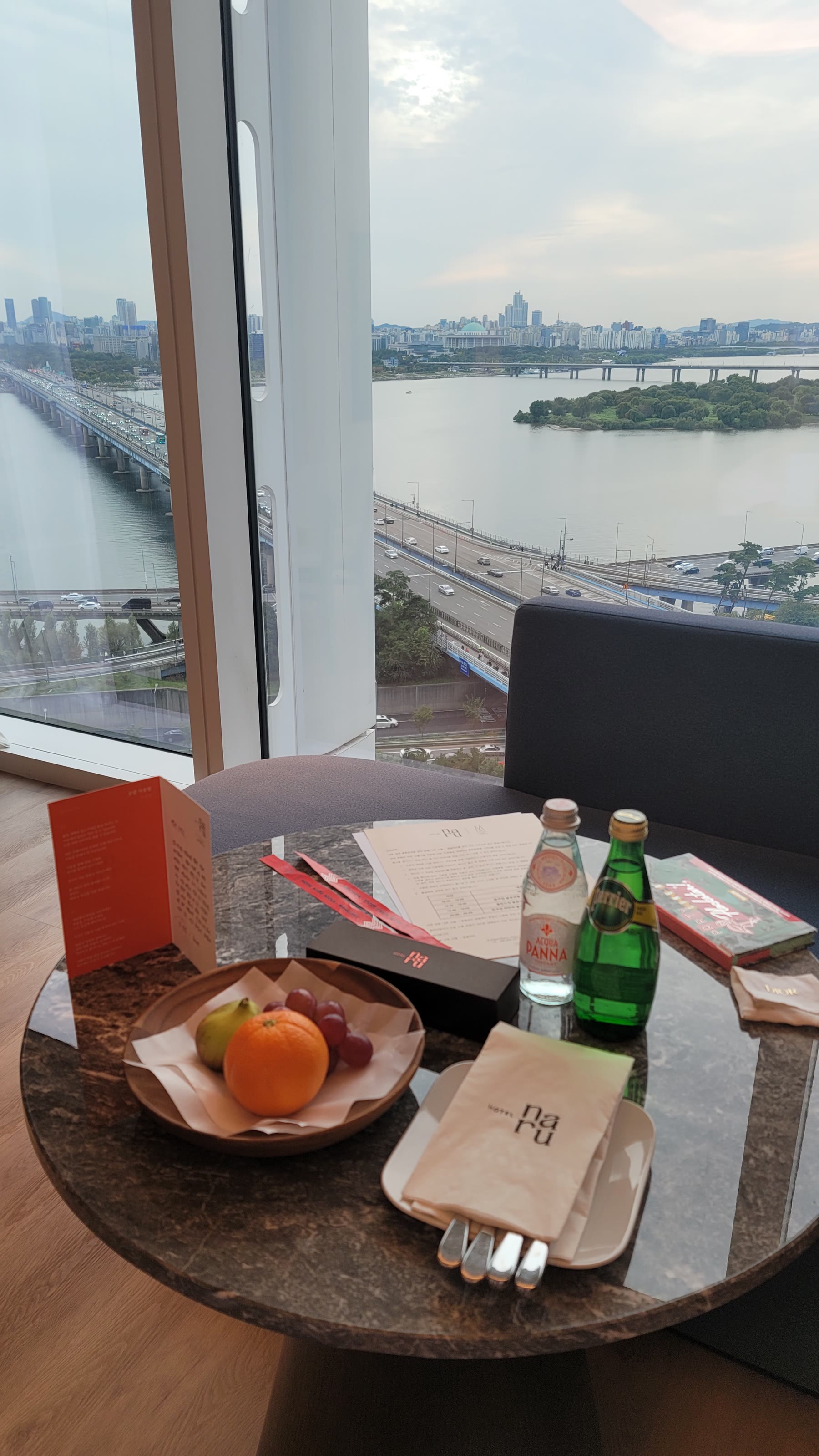 A Seoul hotel room overlooking the Han River